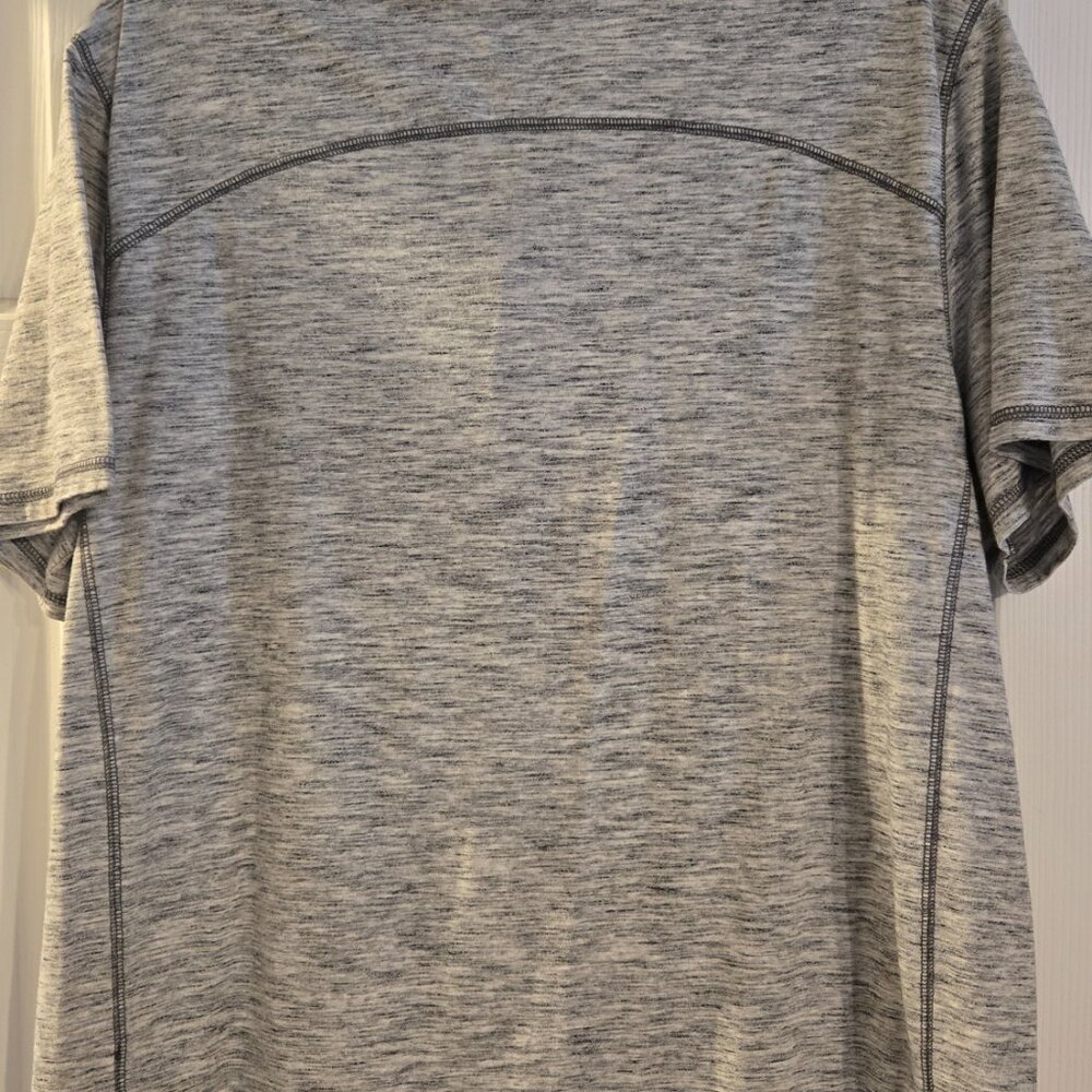 Express - Men's XL V Neck T Shirt - EUC - Picture 4 of 4